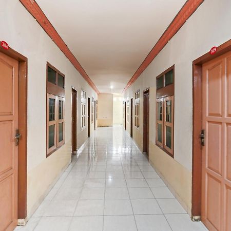 Oyo 93046 Hotel Fortuna Parepare Экстерьер фото