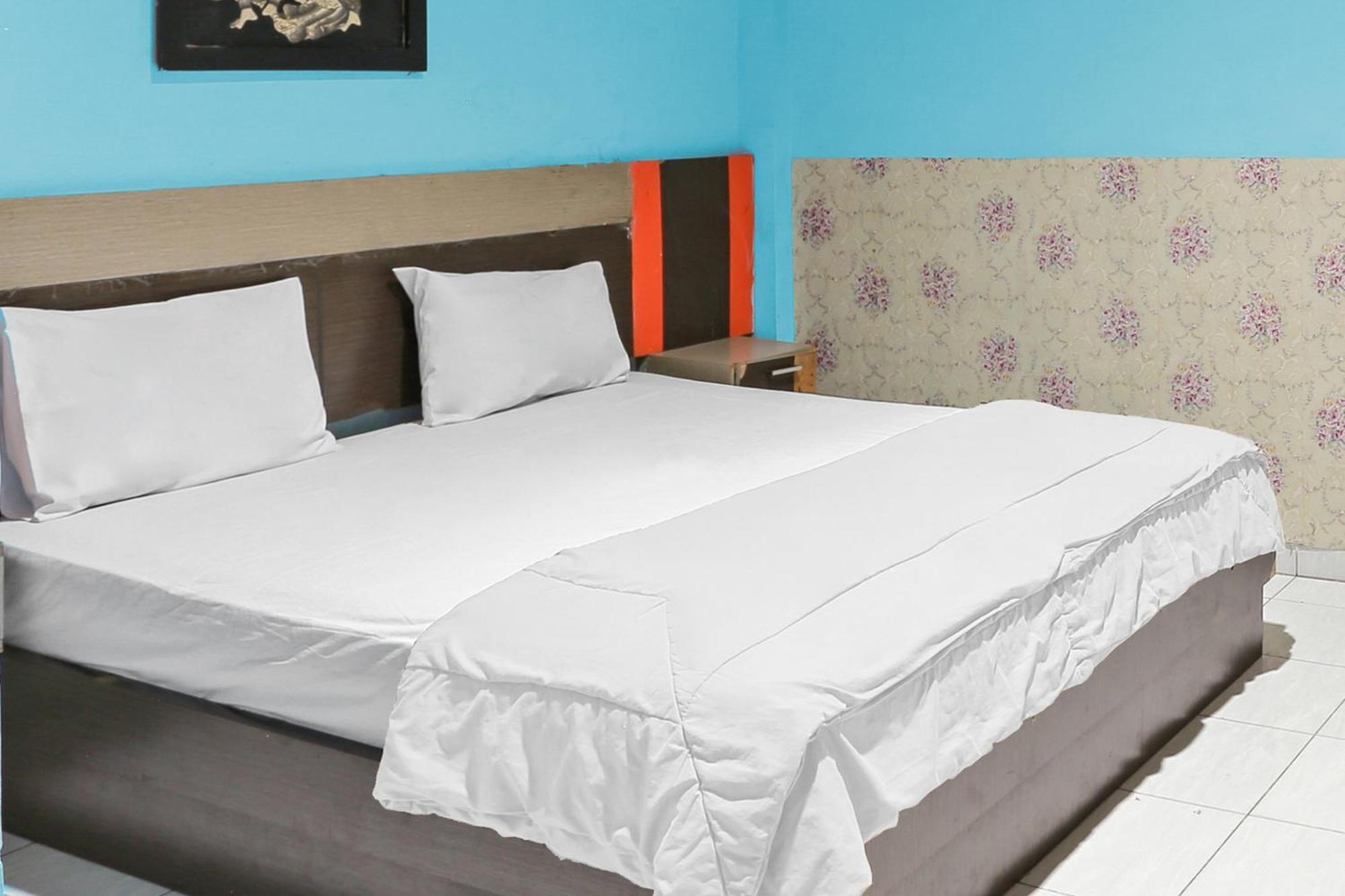 Oyo 93046 Hotel Fortuna Parepare Экстерьер фото