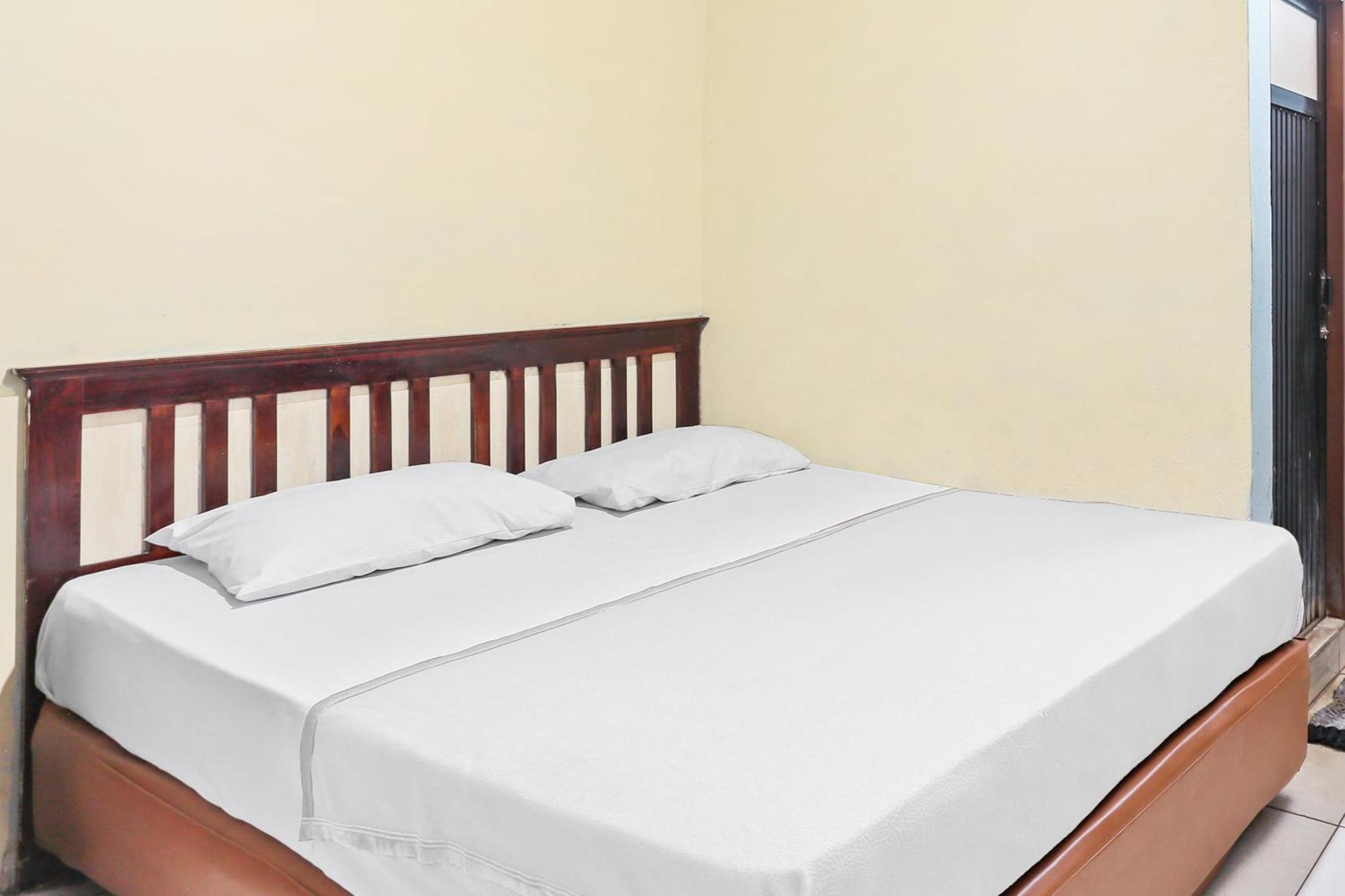 Oyo 93046 Hotel Fortuna Parepare Экстерьер фото
