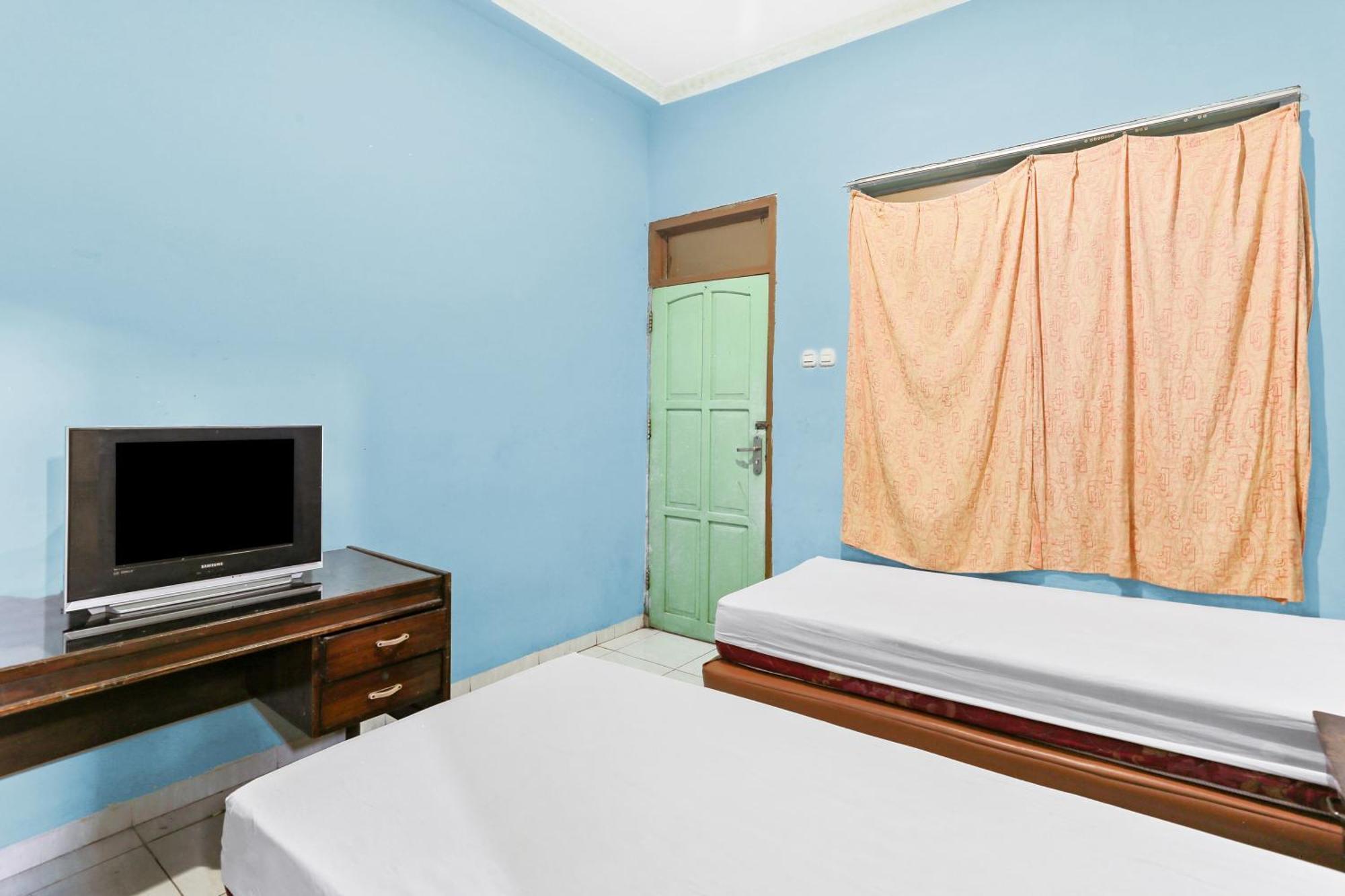 Oyo 93046 Hotel Fortuna Parepare Экстерьер фото