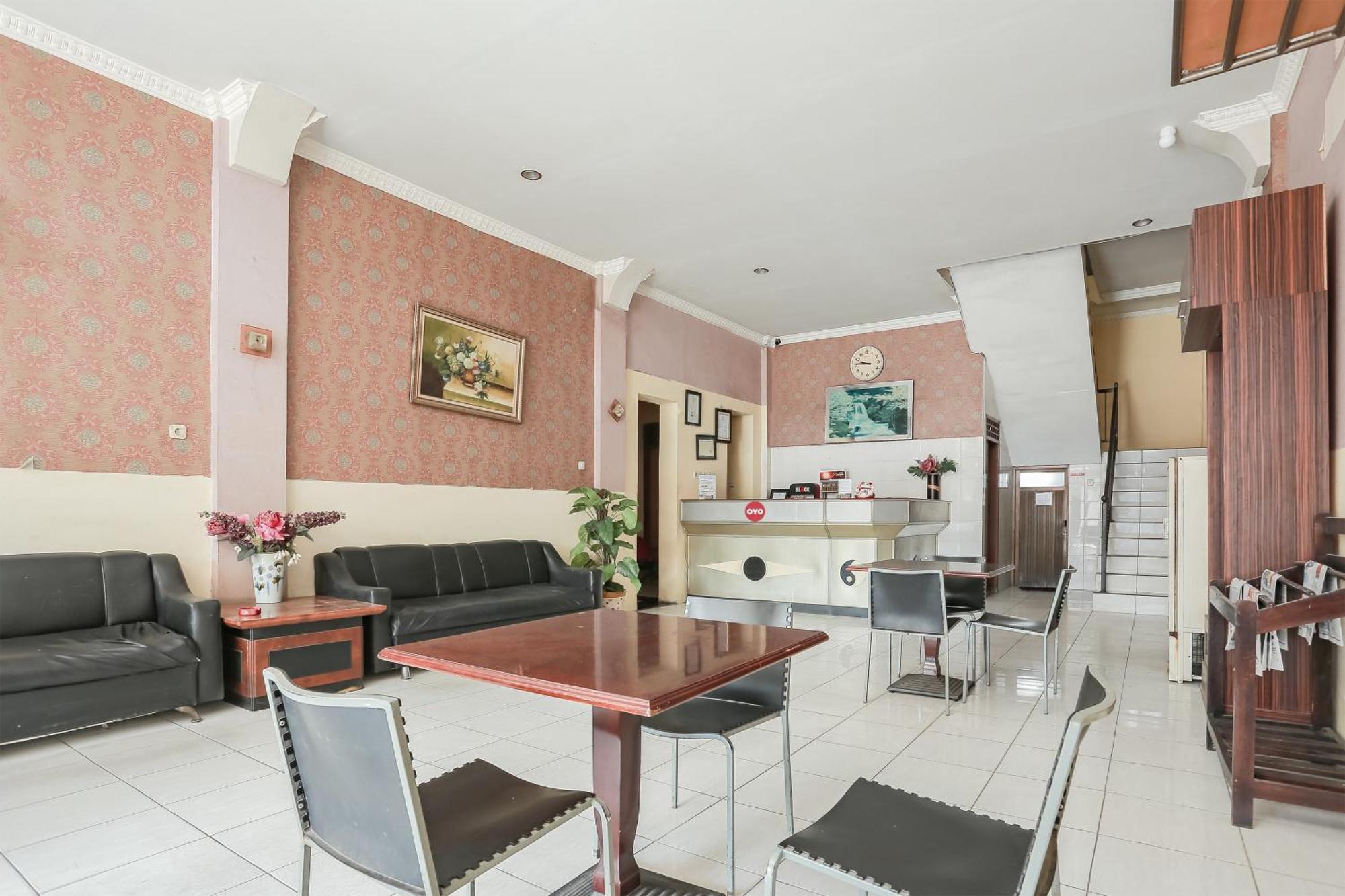 Oyo 93046 Hotel Fortuna Parepare Экстерьер фото