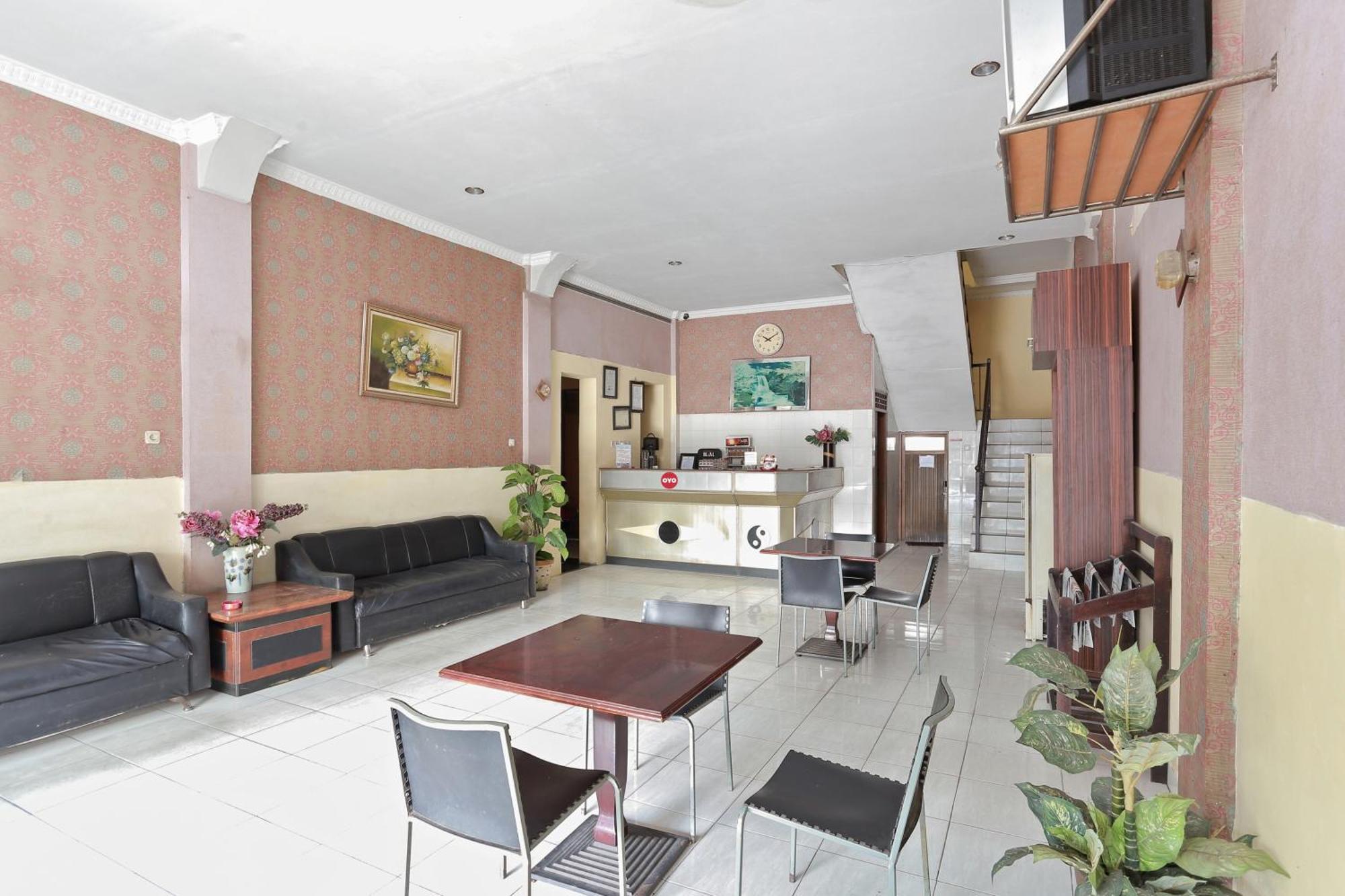 Oyo 93046 Hotel Fortuna Parepare Экстерьер фото