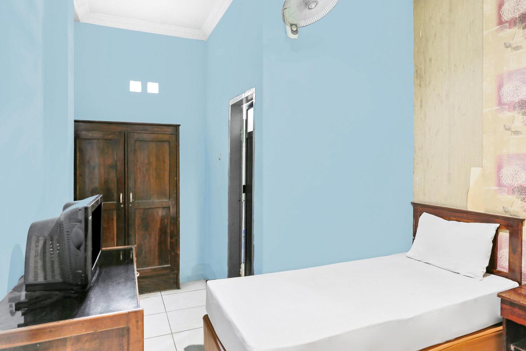 Oyo 93046 Hotel Fortuna Parepare Экстерьер фото