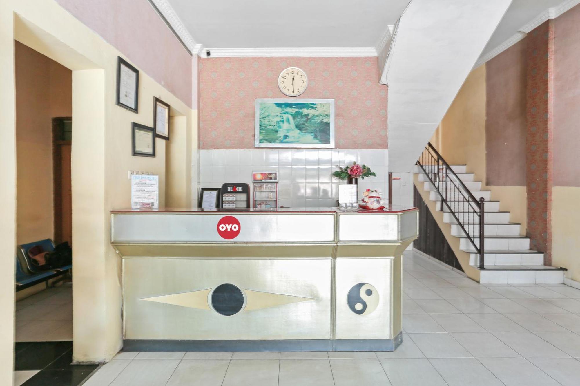 Oyo 93046 Hotel Fortuna Parepare Экстерьер фото